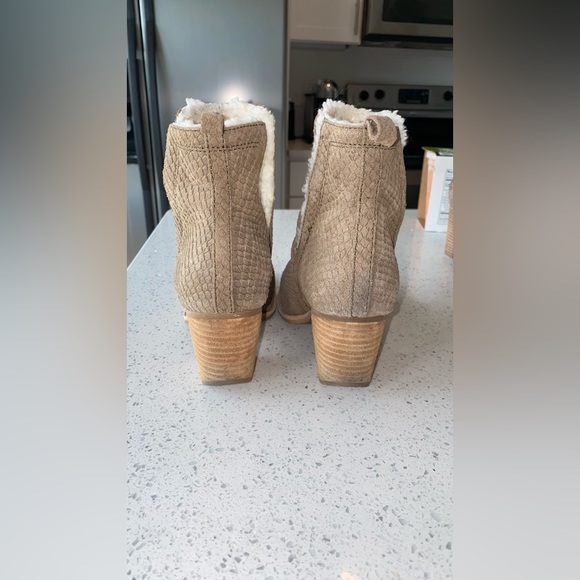 Jeffrey Campbell Orwell Shearling-Lined Boots - size 8.5 - Picture 5 of 7